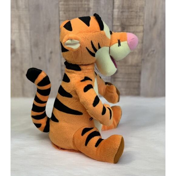 Vintage 1999 Authentic Disney Mattel Plush Taking Tigger Doll 2899AY Tested. - Picture 5 of 13